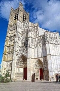 Auxerre: Eingangsportal der Kirche