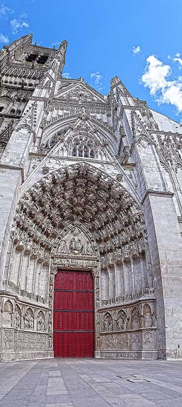 Auxerres Kathedralle: Das Portal ist besonders beeindruckend