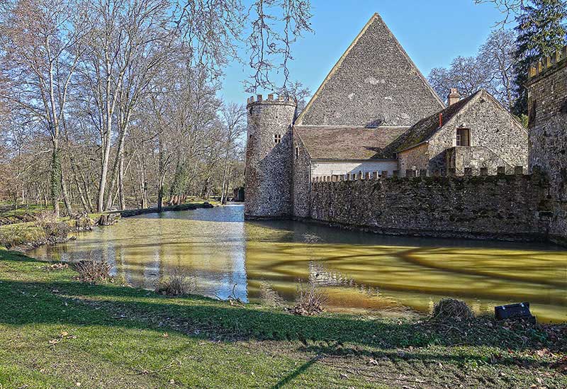 Ein altes Wasserschloss