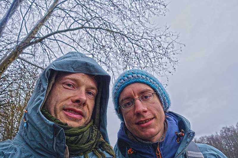 Heiko Gärtner und Tobias Krüger nach einem kompletten Regentag.