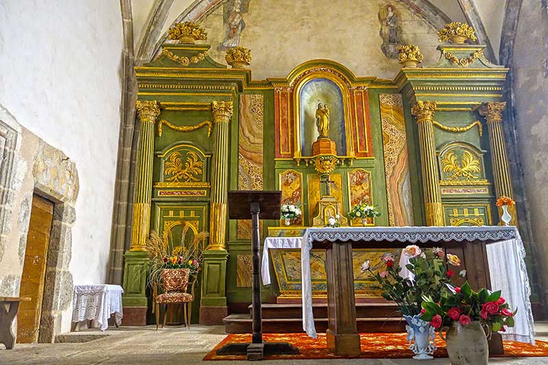 Altar der Kirche von Flavignac.
