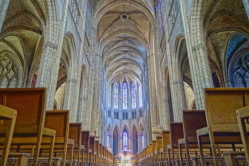 Blick durch die Kathedrale von Limoges.