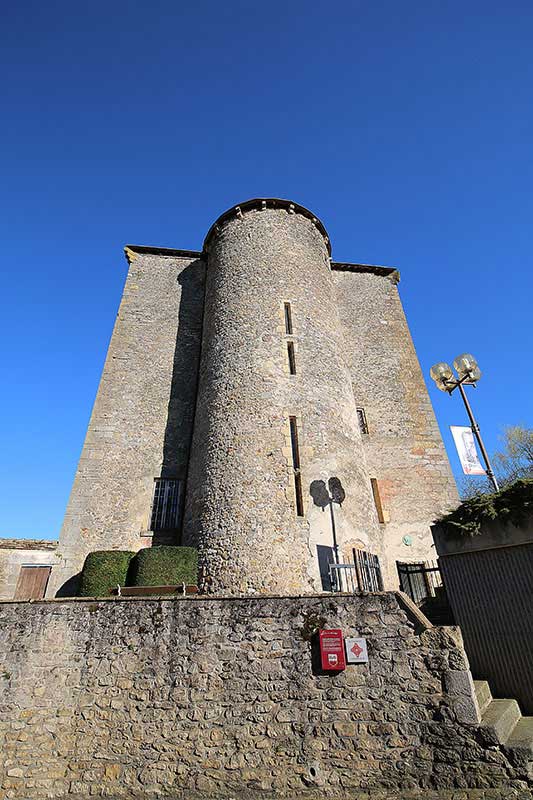Ein beeindruckender Turm in La Châtre.