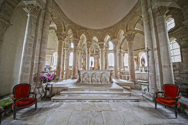 Der Altar der Kirche von Saint Reverien zählt zu seinen größten Sehenswürdigkeiten