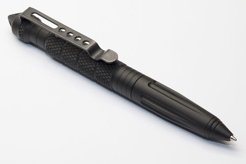 Ein Taktischer Stift wird auch Tactical Pen, Survival Pen oder Taktischer Kugelschreiber genannt.