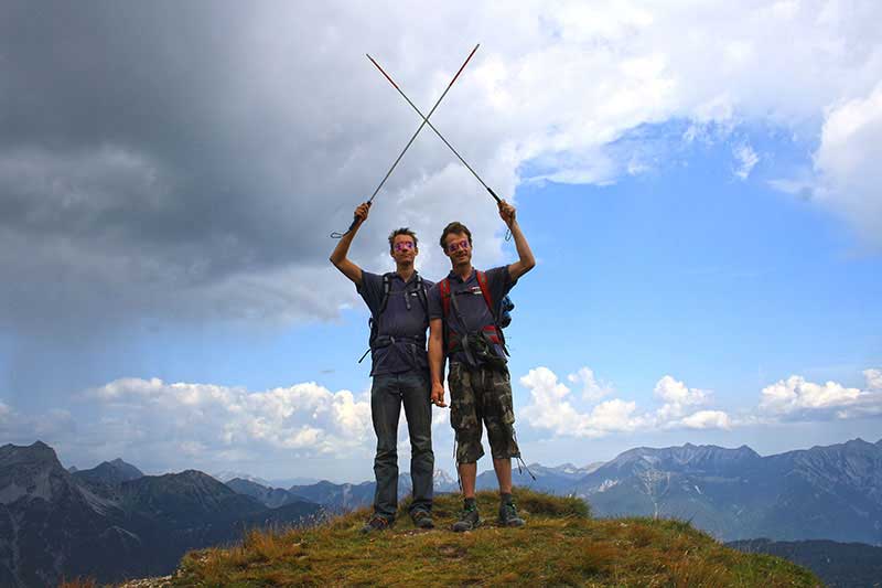 Geschafft! Heiko Gärtner und Tobias Krüger sind blind auf die Zugspitze geklettert.