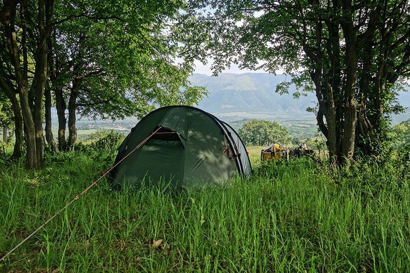 In manchen Ländern war das Zelten im Wald auf unserer Weltreise zu Fuß für uns erlaubt.