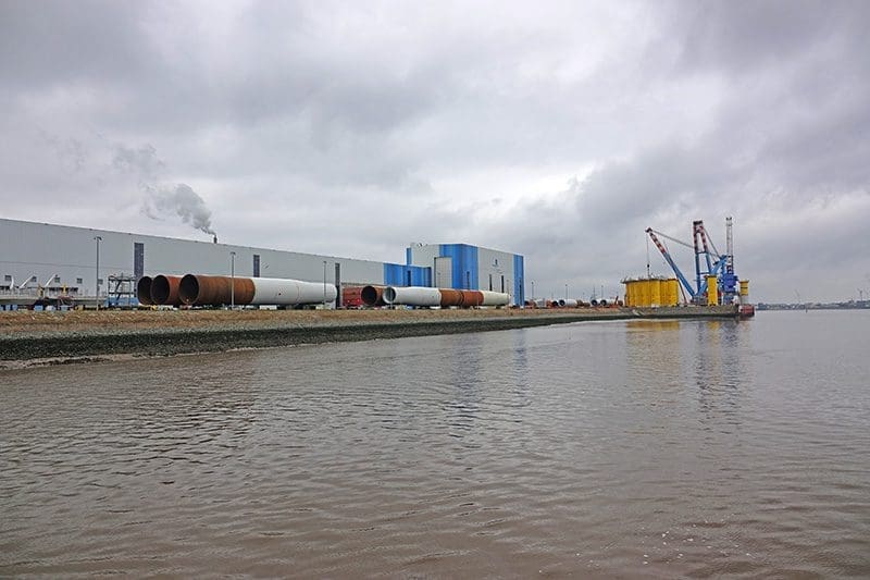 Der Industriehafen ist das erste das man bei seinem Kurzurlaub in Bremerhaven zu sehen bekommt.
