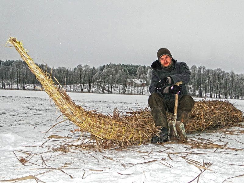 Bushcraft Skills Grasboot bauen