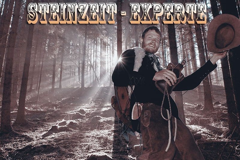 Steinzeit-Experte Steinzeit- und Survival Experte Heiko Gärtner bei einem seiner Projekte.