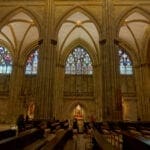 Kirchenbänke im Regensburger Dom