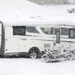 Wohnmobil im Schneesturm