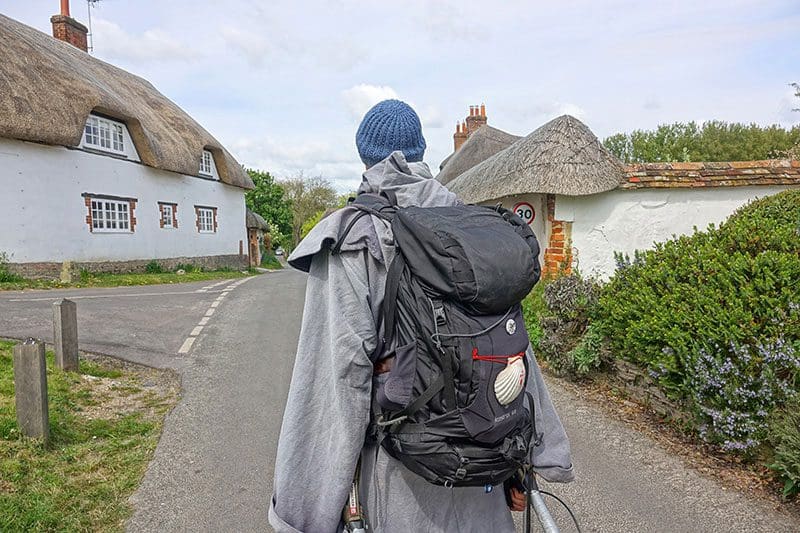 Wandermönch Franz unterwegs auf den Wanderwegen in England