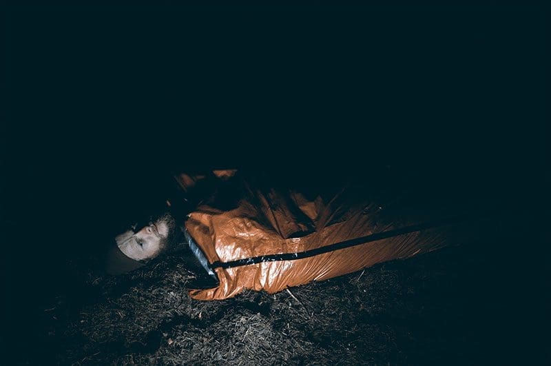 Überlebenstrainer und Survival Experte Heiko Gärtner auf einem Survival-Abenteuer