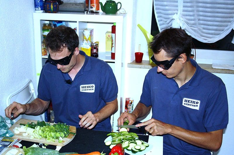 Das Blindentraining beinhaltet auch die Zubereitung von Essen