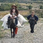 Weltreisebilder wie aus einer anderen Zeit: Familie mit Lastentier in Serbien