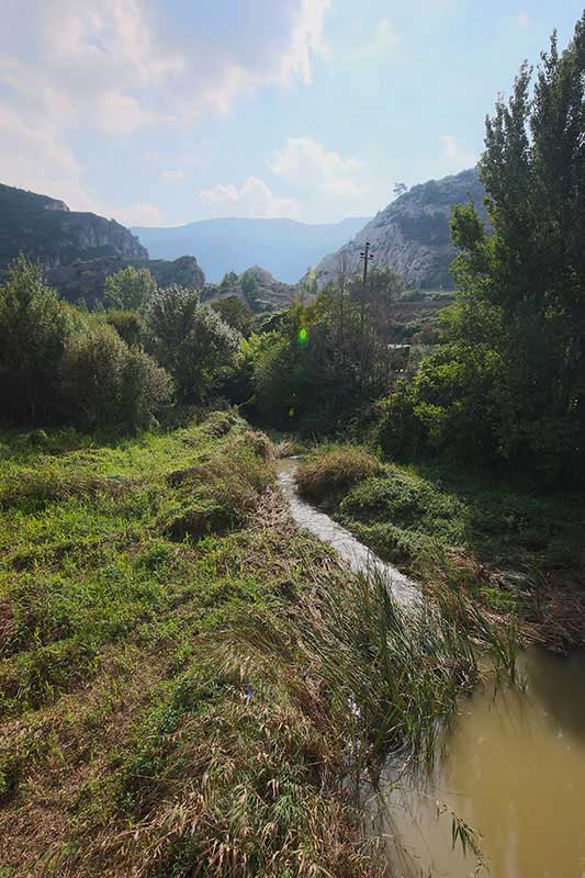 Das Gebirge in Spanien bringt die Wanderer zum Schwitzen