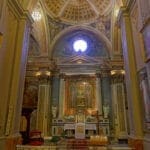 Der Altarbereich der Kathedrale von Gioia del Colle