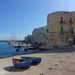 Der Hafenbereich der Altstadt von Bari