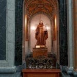 Heiligenstatue in der Kirche von Capurso