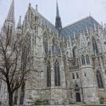 Wiener Kathedrale mit Park