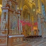 rosarote Steine in der Kathedrale