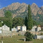 Ein Friedhof in den Bergen