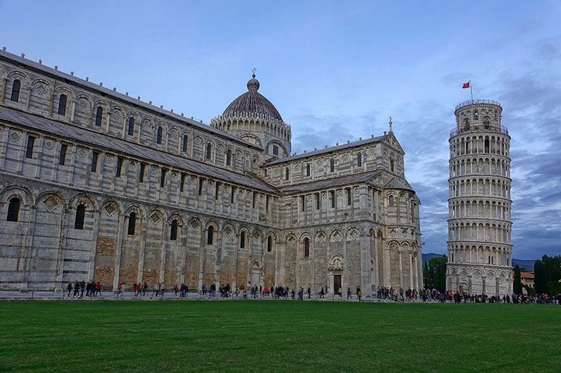 Der Schiefe Turm von Pisa ist eines der beliebtesten Wahrzeichen Italiens