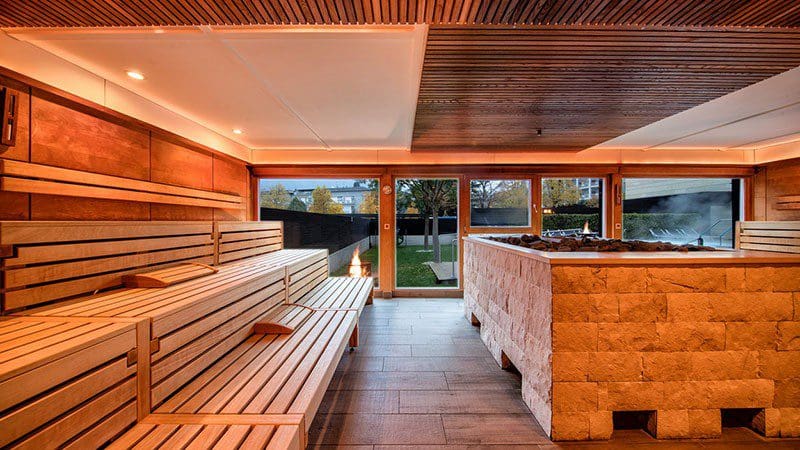Die große Sauna im Außenbereich der merander Therme