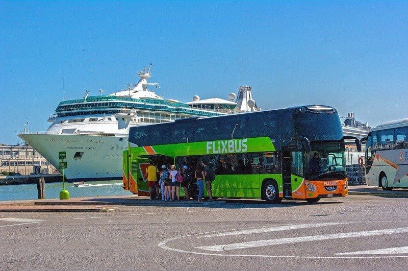Mit öffentlichen Verkehrsmitteln kann man zwar nicht unbedingt bequem dafür aber günstig durch Italien reisen