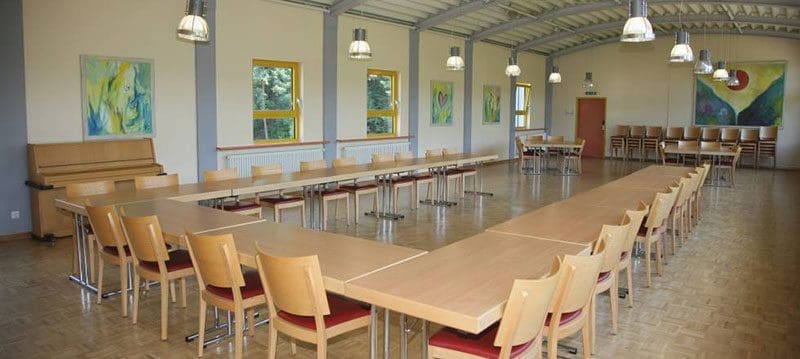 Einer der Seminarräume in der Jugendherberge Dreisbach (Foto: © by www.diejugendherbergen.de)