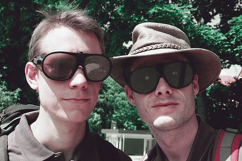 Tobias Krüger und Heiko Gärtner mit ihren Simulationsbrillen