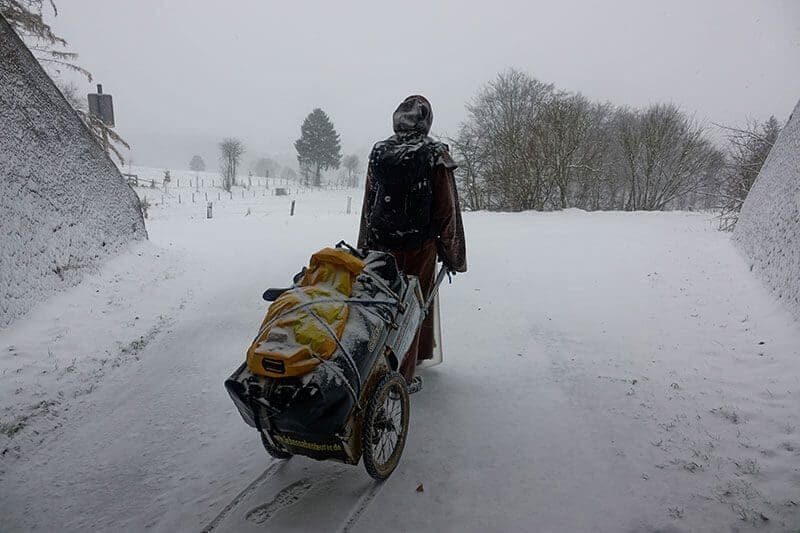 Franz Bujor auf Wanderschaft im tiefsten Winter