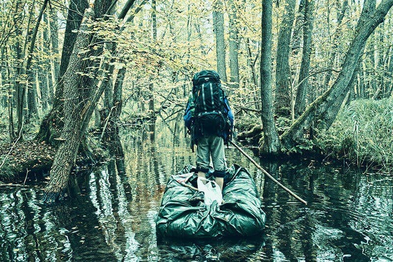 Franz Bujor unterwegs mit einem selbstgebauten Boot