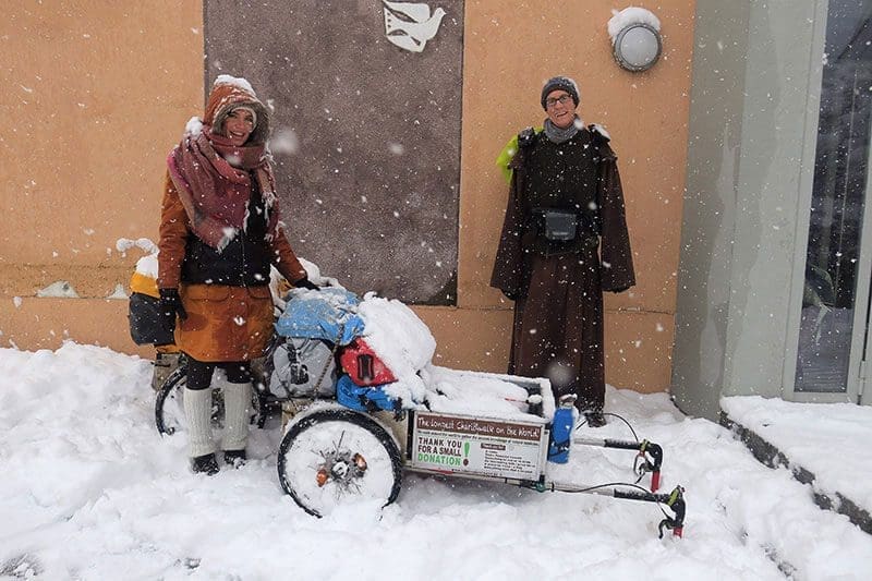 Shania Tolinka und Franz Bujor im Schneegestöber
