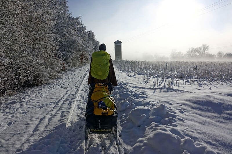 Tiefschneepilgern: Franz Bujor unterwegs auf verschneiten Wegen