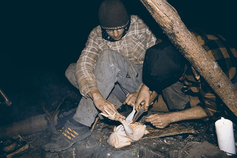 Franz im Survival-Camp: Zubereitung eines Wildhühnchens