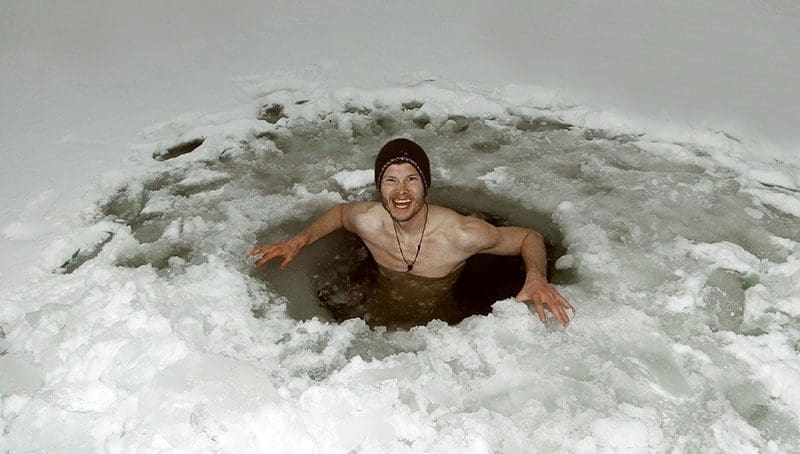 Eisbaden ist eine absolute Überwindung beim Survival Check