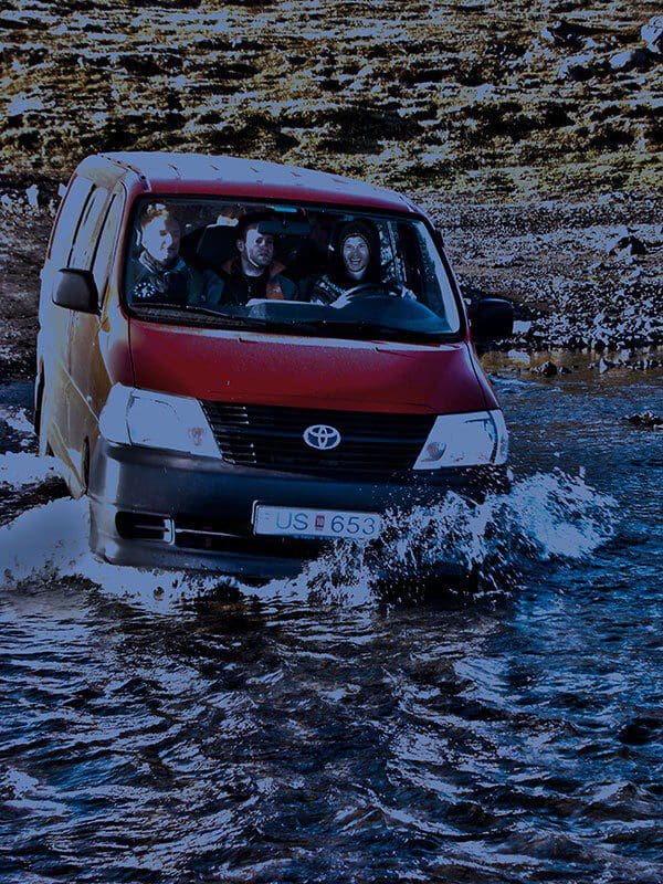 Wasserdurchfahrt mit einer Expeditionsgruppe auf Island