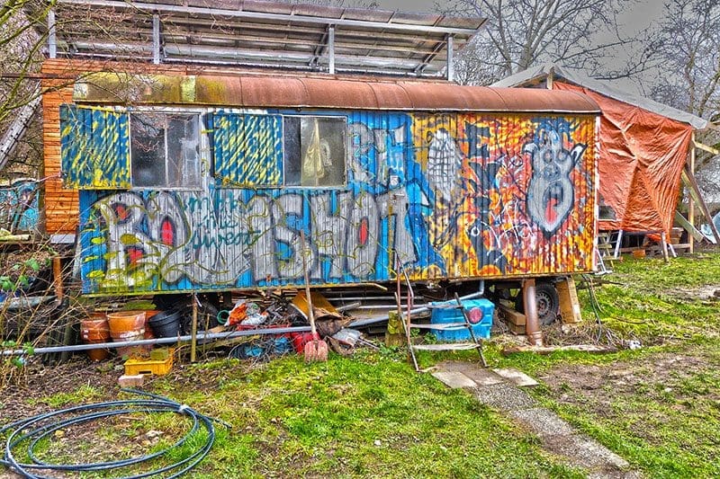 Eine Bauwagen Siedlung von Obdachlosen bewohnt