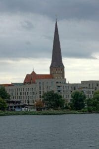 Rostock mit Blick über die Petrikirche