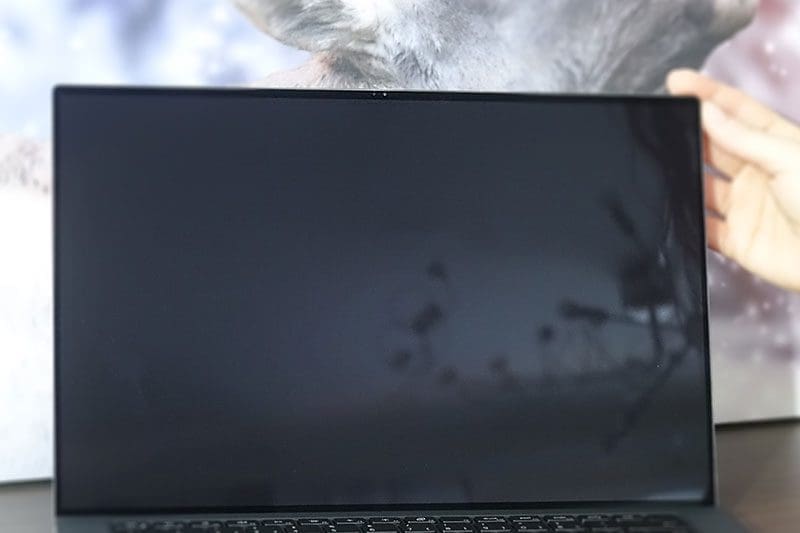Die Webcam befindet sich bei der neuen Generation der Dell XPS 15 Computer wieder an der oberen Bildschirmseite