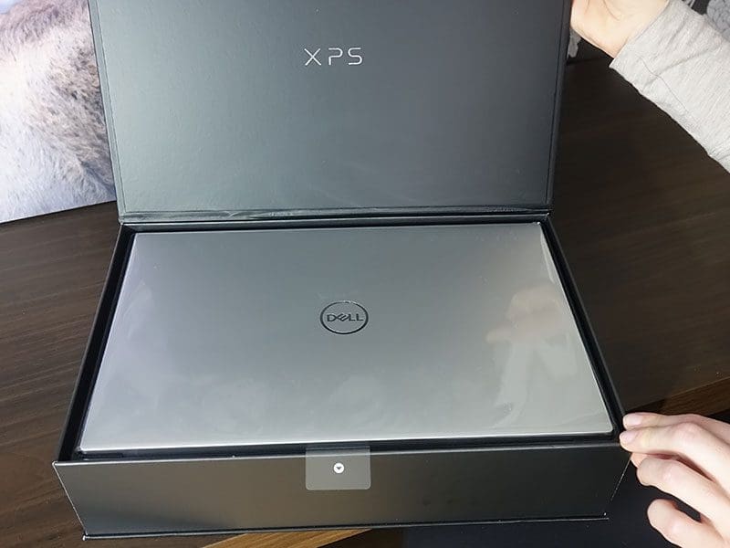 Material und Verarbeitung des Dell XPS 15 9500 zeugen von hoher Qualität