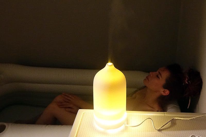 Aromatherapie und gemütliches Licht - Der Diffuser macht das Badeerlebnis noch einmal mehr zum Highlight