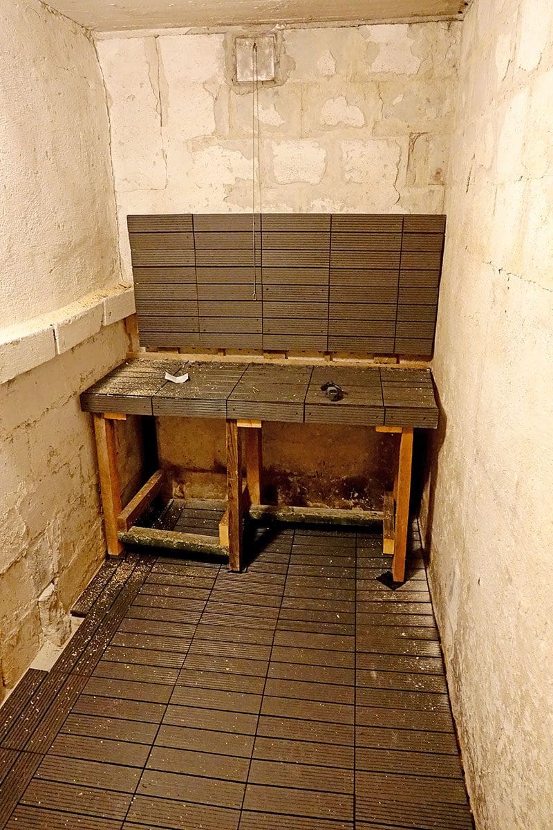 Sauna Bank frisch eingebaut