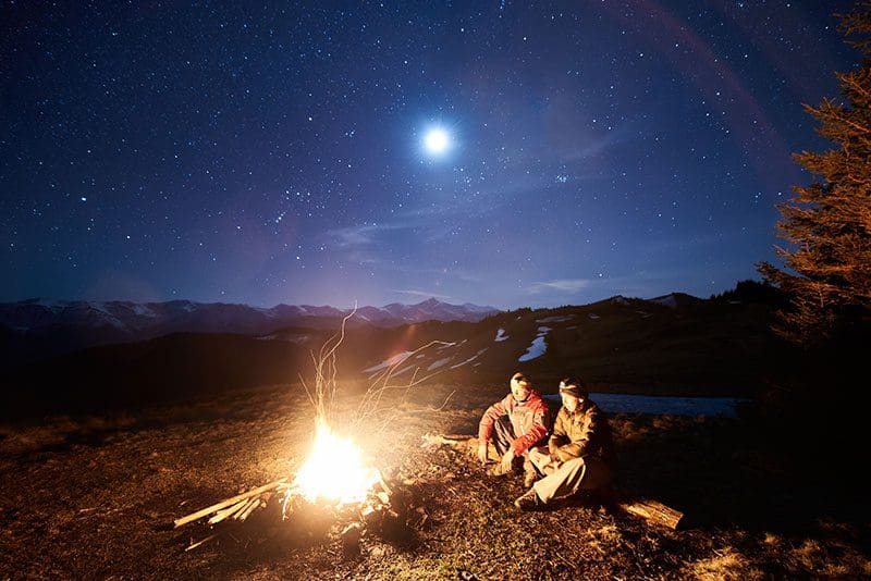 Durch ein Einzelcoaching am Lagerfeuer konnte ich mich daran erinnern, dass ich als Mentor spannend sein sollte. Deshalb ist unser Erlebnispädagogik Buch mit seinen Spielen spannend aufgebaut.