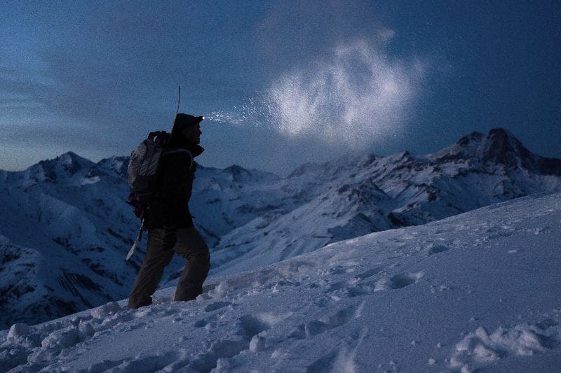 stirnlampe im dunkeln mann outdoor berg