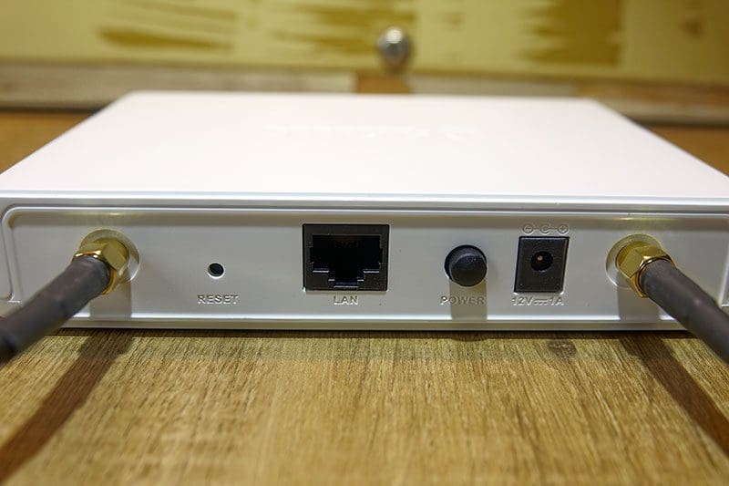 Antennenkabel an D-Link-Router anschließen