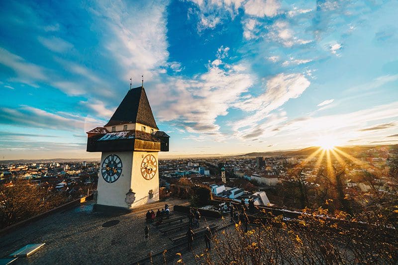 Der bekannte Grazer Uhrenturm ist eine wahre Sehenswürdigkeit in der Steiermark.