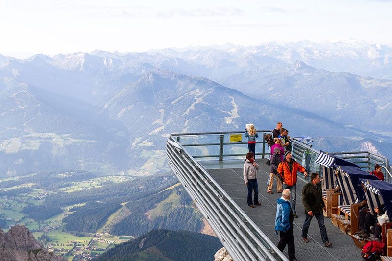 Eine absolute Sehenswürdigkeit in der Steiermark: Auf dem Berg Hunerkogel in Dachstein findet ihr den Sky Walk zur atemberaubenden Besichtigung.